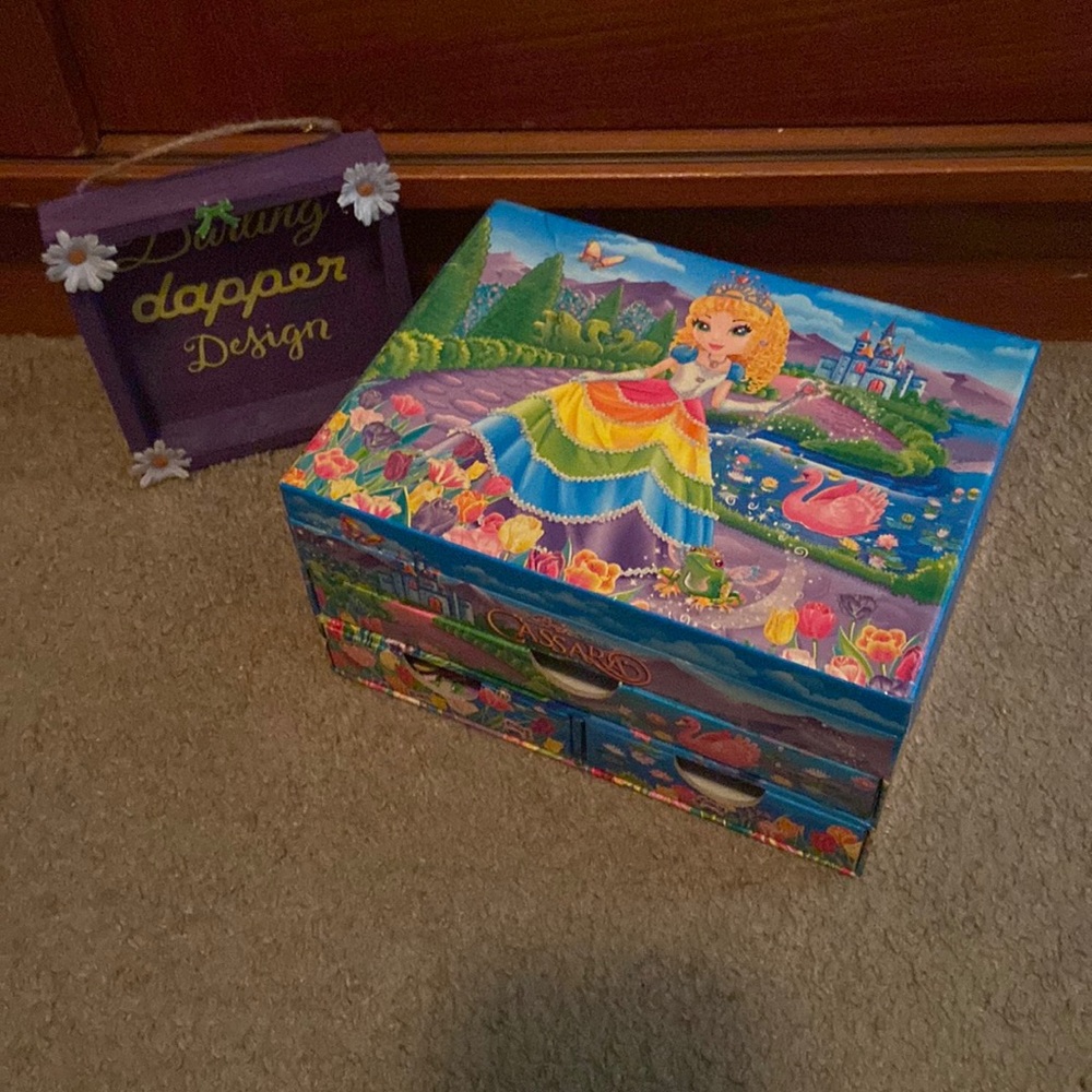 VNTG Lisa Frank “Cassandra” Jewelry Box With Accessories!!!